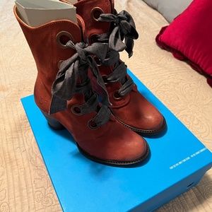 JOHN FLUEVOG Gladstones  BRAND NEW